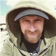 Clases presenciales de escultura. Modelado en plasticina para moldes. Se profundiza en rostros y figura humana